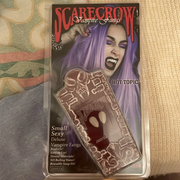 False teeth - Picture 1 of 1